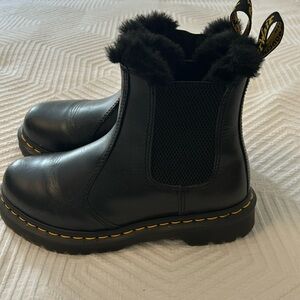 Doc Martens Leonore fur lined Chelsea boots. Size 6US 37eur. Like new.